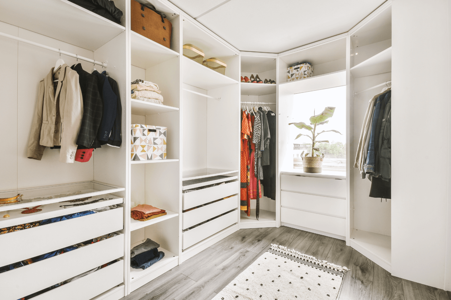 build walk in closet with bump out addition